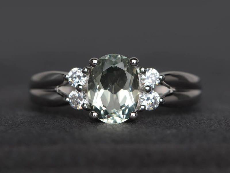 Natürlicher Grüner Amethyst Ring Ehering Ovaler Edelstein Sterlingsilberring von XiaoCuiJewelry