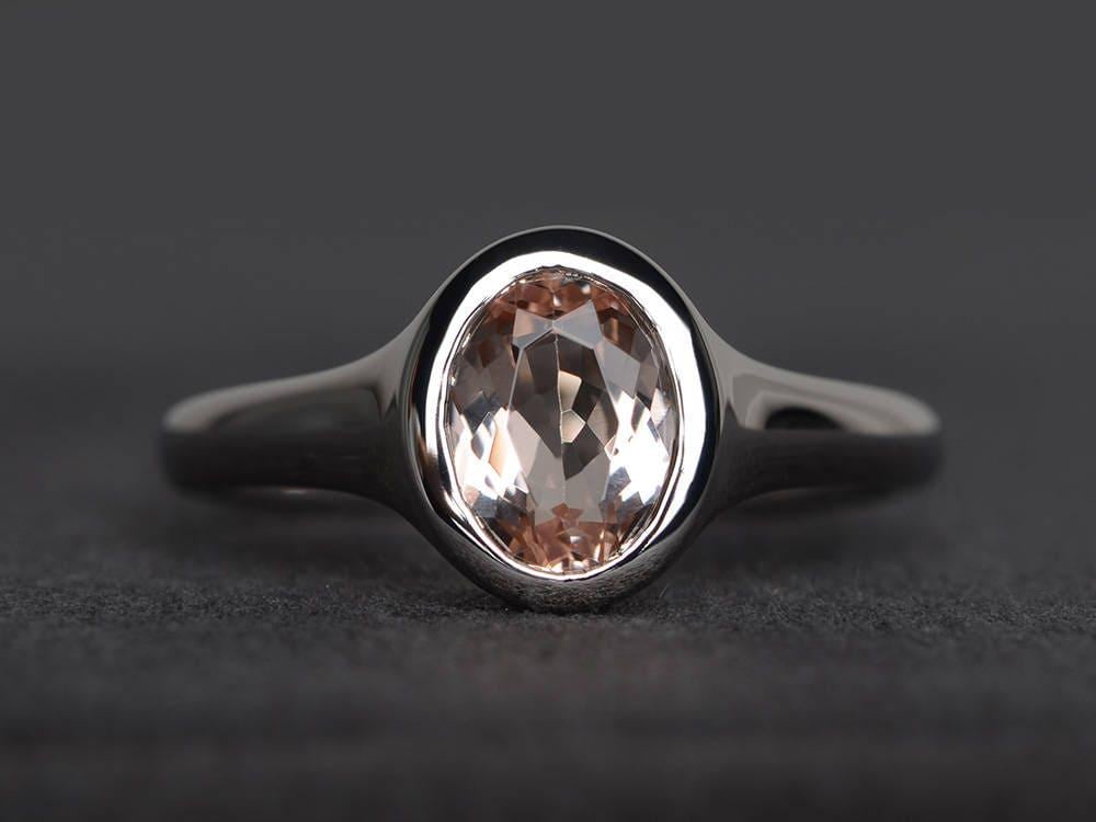 Natürlicher Rosa Morganit Ring Ehering Ovaler Edelstein Solitärring Sterlingsilber von XiaoCuiJewelry