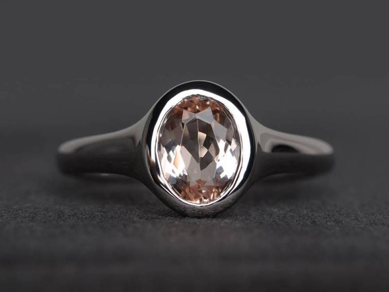 Natürlicher Rosa Morganit Ring Ehering Ovaler Edelstein Solitärring Sterlingsilber von XiaoCuiJewelry