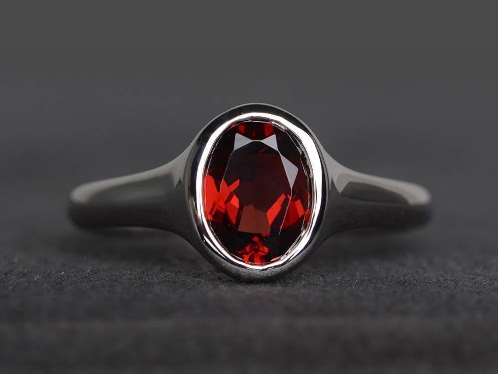 Natürlicher Roter Granat Ring Oval Geschnitten Jubiläumsring Januar Geburtsstein Edelstein Sterling Silber von XiaoCuiJewelry