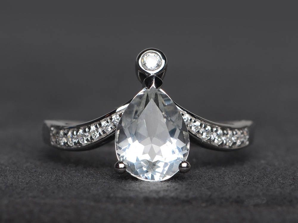 Natürlicher Weißer Topasring Ehering Birnenschliff Edelstein Sterlingsilberring von XiaoCuiJewelry