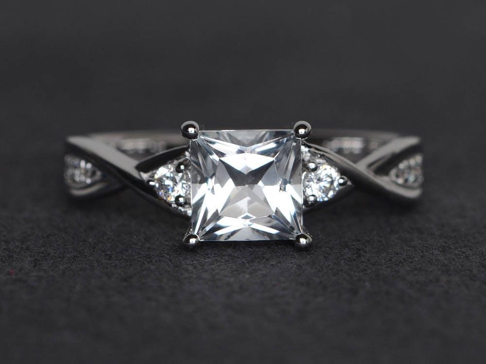 Natürlicher Weißer Topasring Princess Cut Edelsteinring Sterlingsilber Ring Hell Glänzend von XiaoCuiJewelry