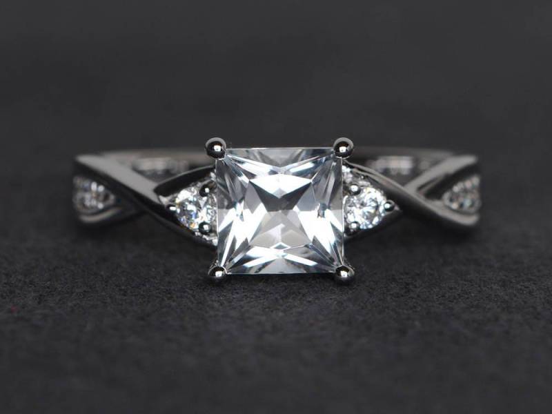 Natürlicher Weißer Topasring Princess Cut Edelsteinring Sterlingsilber Ring Hell Glänzend von XiaoCuiJewelry