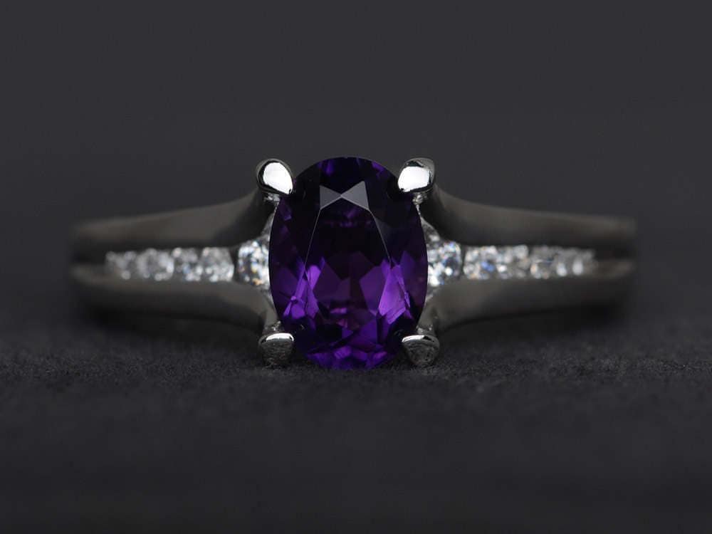Ovaler Amethystring Lila Ring Verlobungsring Edelsteinring Sterlingsilberring Februar-Geburtssteinring Jubiläumsring von XiaoCuiJewelry