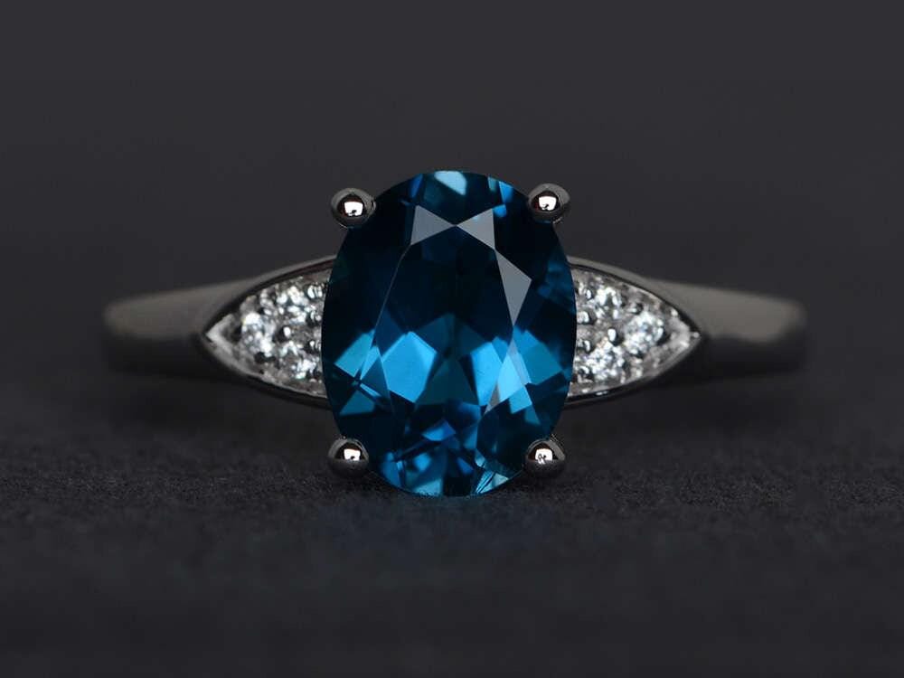 Ovaler Schnitt London Blautopasring Blautopas-Verlobungsring Sterlingsilberring von XiaoCuiJewelry