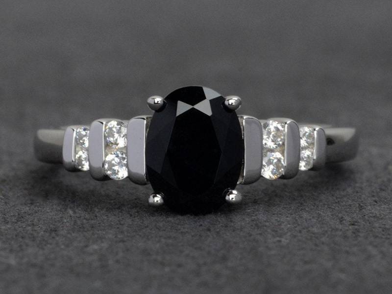 Ovaler Schwarzer Spinellring Silber Schwarze Ringe Verlobungsring Edelsteinringe von XiaoCuiJewelry
