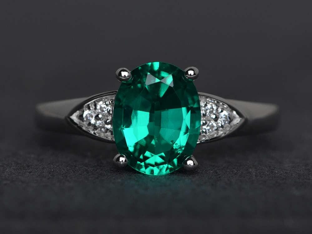 Ovaler Smaragd-Verlobungsring Grüner Edelsteinring Sterlingsilber Mai-Geburtssteinring Verlobungsring von XiaoCuiJewelry