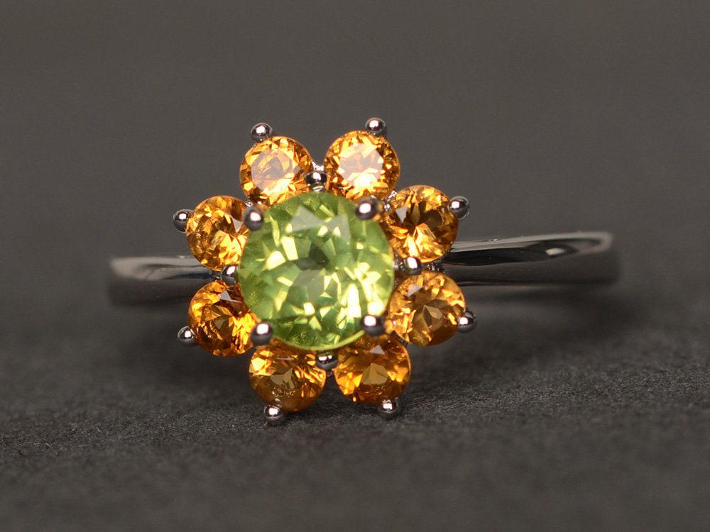 Peridot Ring Citrin Sterling Silber Rundschliff Halo Grün Verlobungsring Blumenring August Geburtsstein von XiaoCuiJewelry