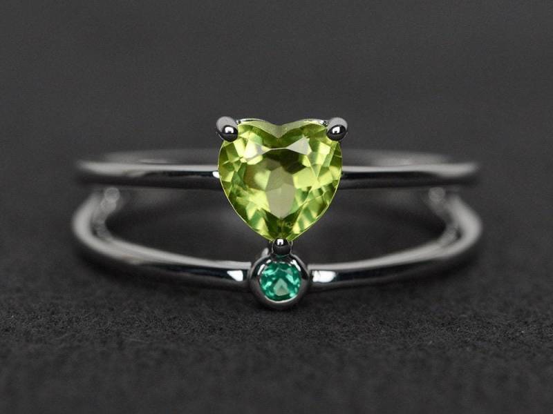 Peridot Ring Silber Herz Zwei-stein Natürliche Grüne Edelstein-Ring-Doppelband von XiaoCuiJewelry