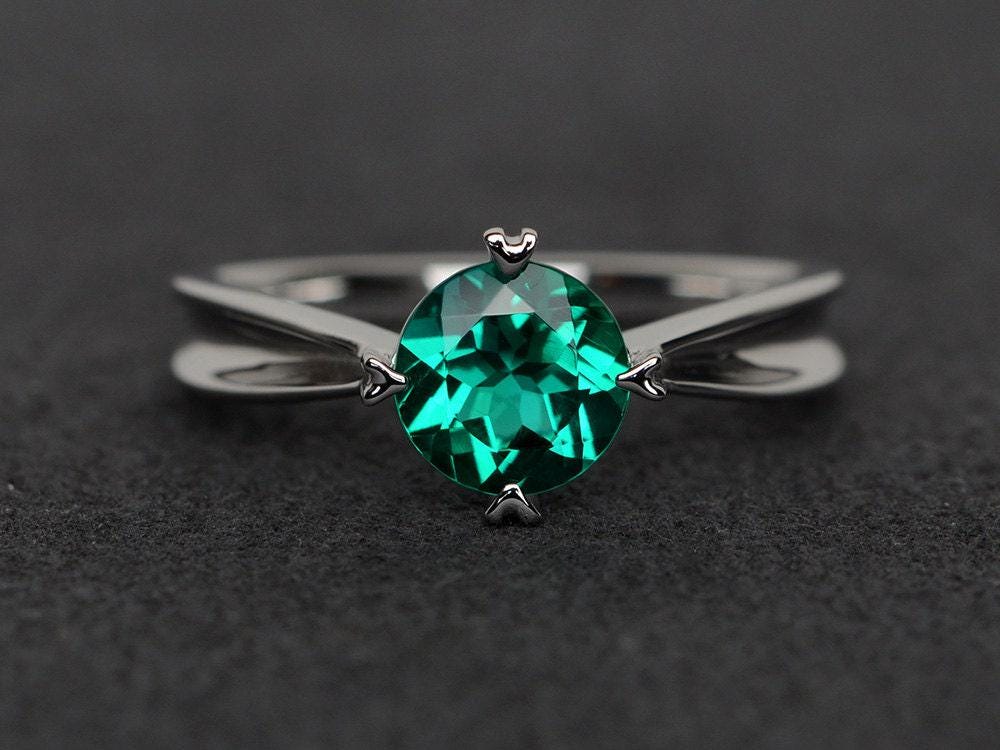 Ring Smaragd Rundschliff Silberring Solitärring Grüner Edelsteinring Jahrestag Geschenk Mai Geburtssteinring von XiaoCuiJewelry
