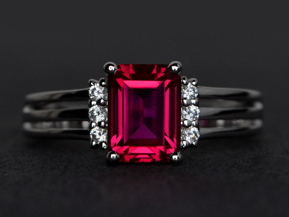 Ringe Rubin Silber Smaragdschliff Verlobungsring Zarter Ring Versprechensring Edelsteinring Juli Geburtssteinring Liebesring von XiaoCuiJewelry