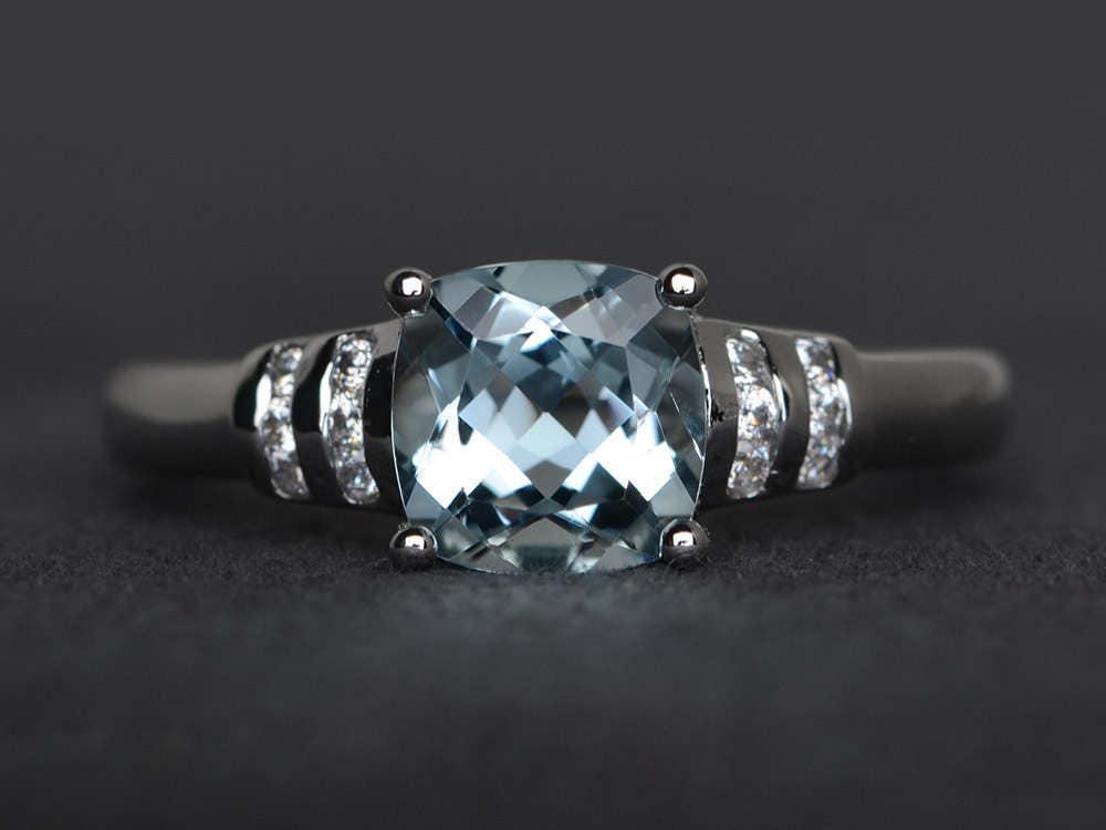 Ringkissen Mit Aquamarinschliff Verlobungsring Blauer Edelstein Ring Sterlingsilber März Geburtsstein von XiaoCuiJewelry