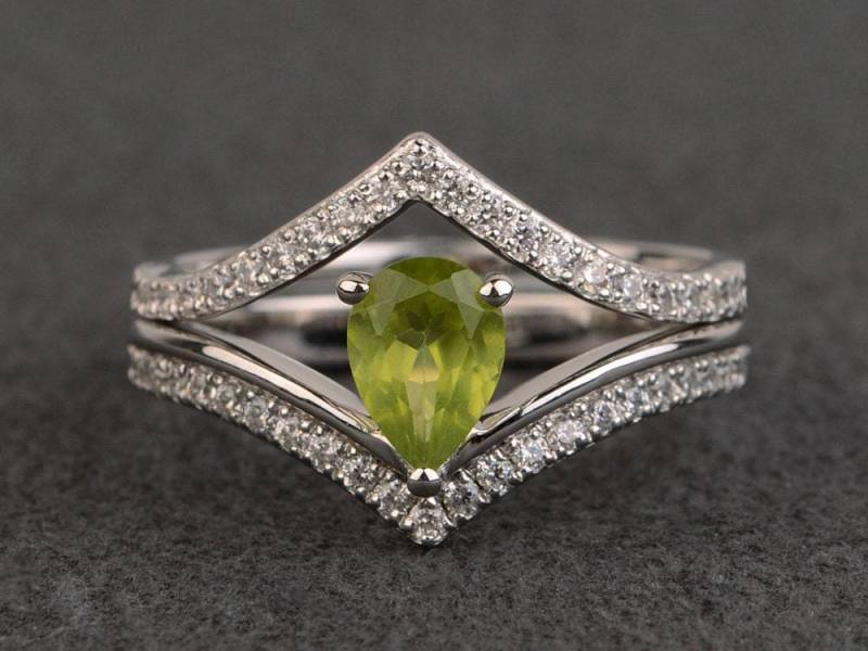Ringset Peridot Birnbaumschliff Grün Edelstein Ringe Frauen Hochzeit Verlobungsring Silber von XiaoCuiJewelry