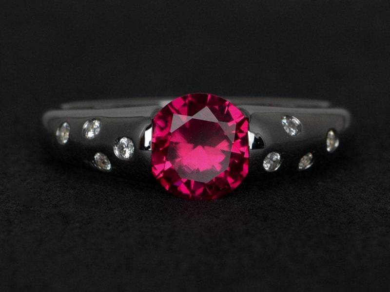 Rubin Ring Roter Verlobungsring Silber Rundschliff Edelstein Ringe Versprechen Juli Geburtsstein von XiaoCuiJewelry