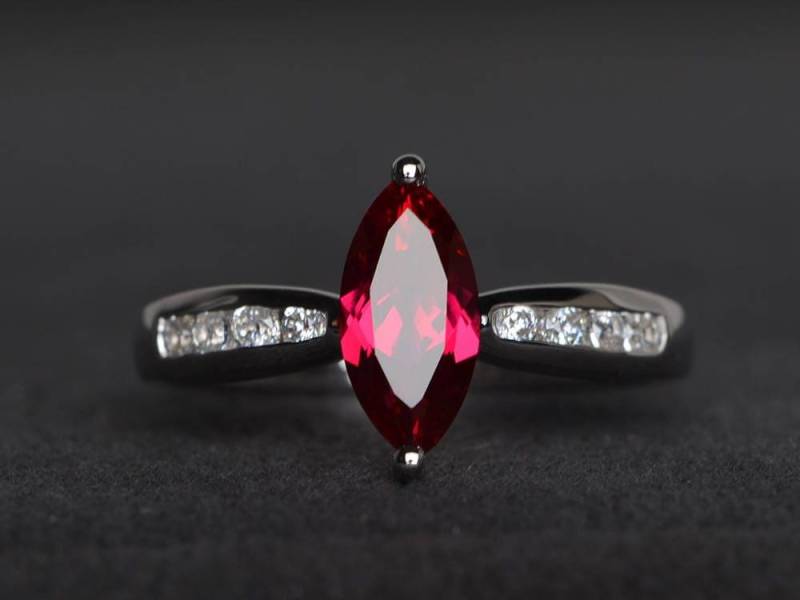 Rubin Ring Verlobungsring Juli Geburtsstein Marquise Schnitt Rotem Edelstein Sterling Silber Geschenke von XiaoCuiJewelry