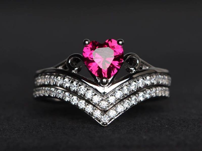 Rubin Ring Verlobungsring Oval Geschliffene Edelsteine Rote Edelstein Sterling Silber Juli Geburtstag Braut-Sets von XiaoCuiJewelry