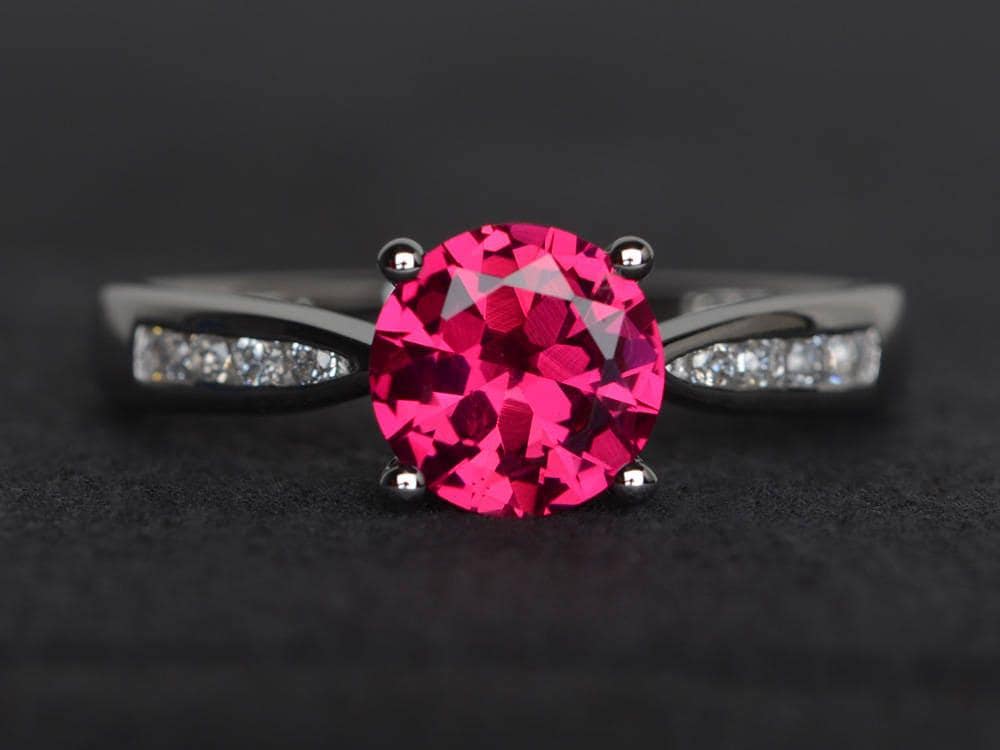 Rubin Verlobungsring Sterling Silber Roter Edelstein Ring Runden Schnitt Juli Geburtssteinring von XiaoCuiJewelry