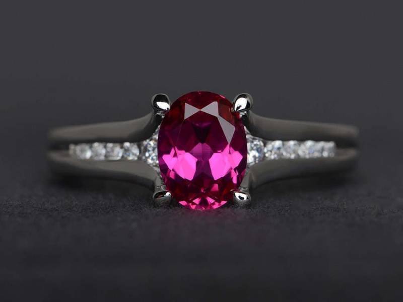 Rubinring Ovale Verlobungsring Roter Edelsteinring Sterling Silber Ring Versprechen Juli Geburtsstein von XiaoCuiJewelry