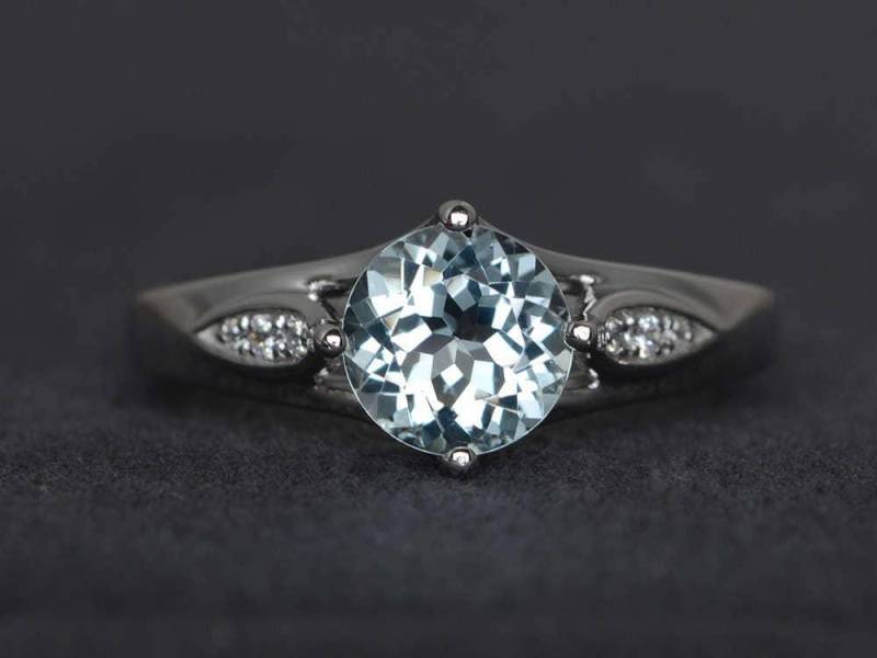 Runde Aquamarin-Verlobungsringe Mit Blauem Edelstein Sterlingsilberring März Geburtssteinring von XiaoCuiJewelry