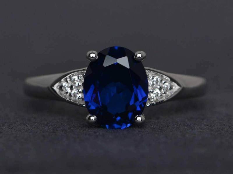 Saphir Ring Blau Verlobungsring Im Ovalschliff Blauer Edelstein September Geburtsstein Versprechen von XiaoCuiJewelry