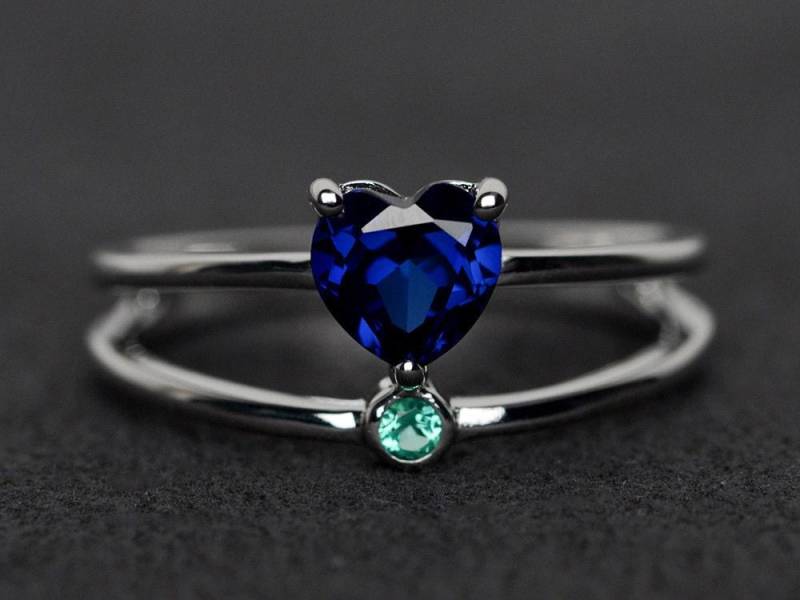 Saphir Ring Blauer Verlobungsring Herz Schnitt Edelstein Sterling Silber September Geburtsstein von XiaoCuiJewelry