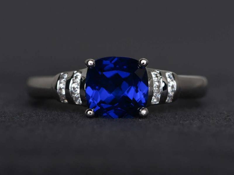 Saphir Ring Kissenschliff Blauer Verlobungsring Edelstein Sterling Silber September Geburtsstein von XiaoCuiJewelry