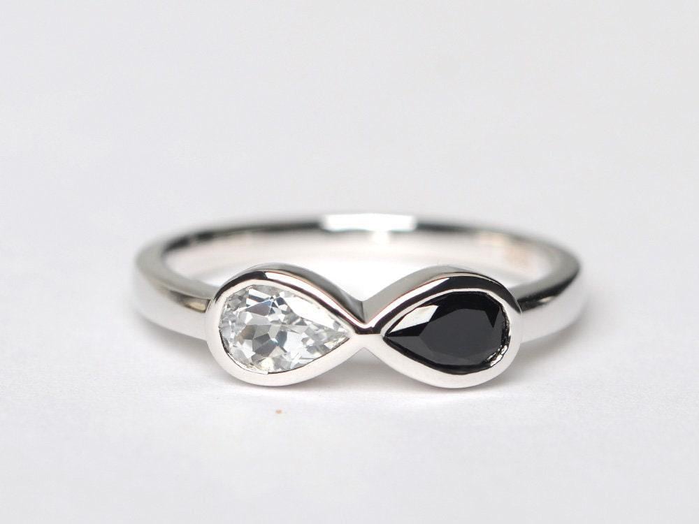 Schlichter Unendlichkeitsring Natürlicher Weißer Topazring Silber Vorschlag Ring Pearcut Yin Yang Partyring von XiaoCuiJewelry