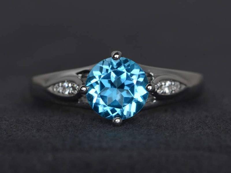 Schweizer Blautopas Ring Rundschliff Verlobungsring Blauer Edelstein Sterling Silber von XiaoCuiJewelry