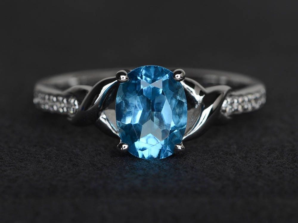 Schweizer Blautopas Ring Sterling Silber Ovale Verlobungsring Blauer Edelstein von XiaoCuiJewelry