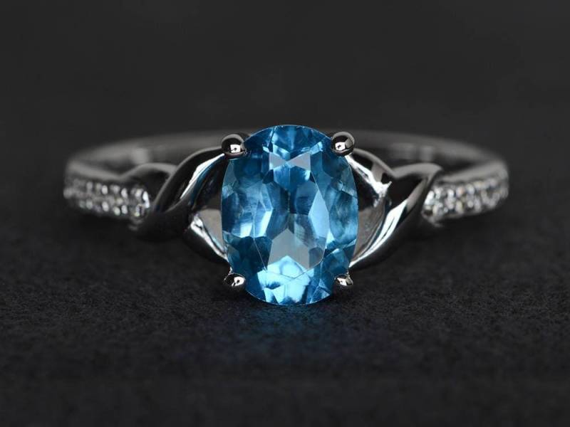 Schweizer Blautopas Ring Sterling Silber Ovale Verlobungsring Blauer Edelstein von XiaoCuiJewelry