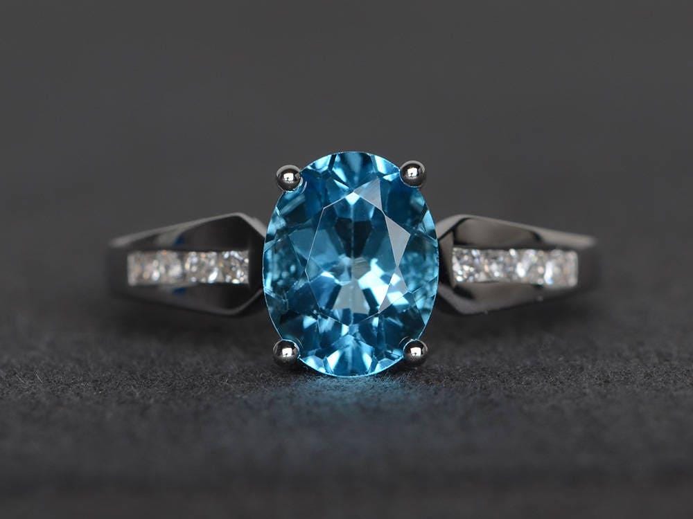 Schweizer Blautopas Ring Verlobungsring Oval Geschliffener Blauer Edelstein Silberring von XiaoCuiJewelry