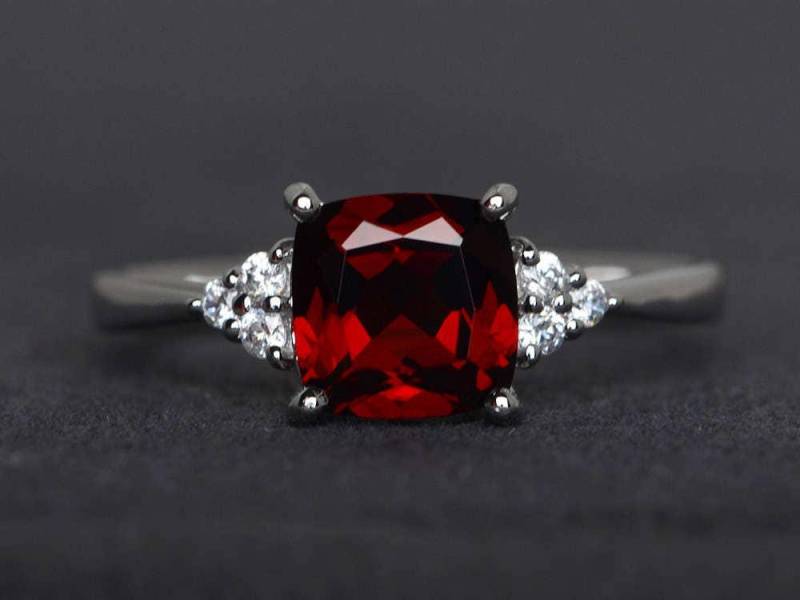 Silber Granat Ring Siegelring Geschenk Geburtsstein Rot Handarbeit von XiaoCuiJewelry