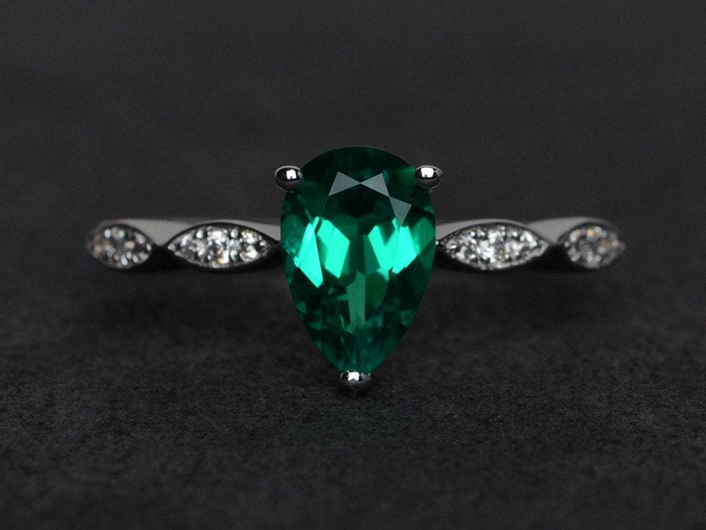 Smaragd Ring Birnenschliff Grüner Verlobungsringe Silber Mai Geburtsstein von XiaoCuiJewelry