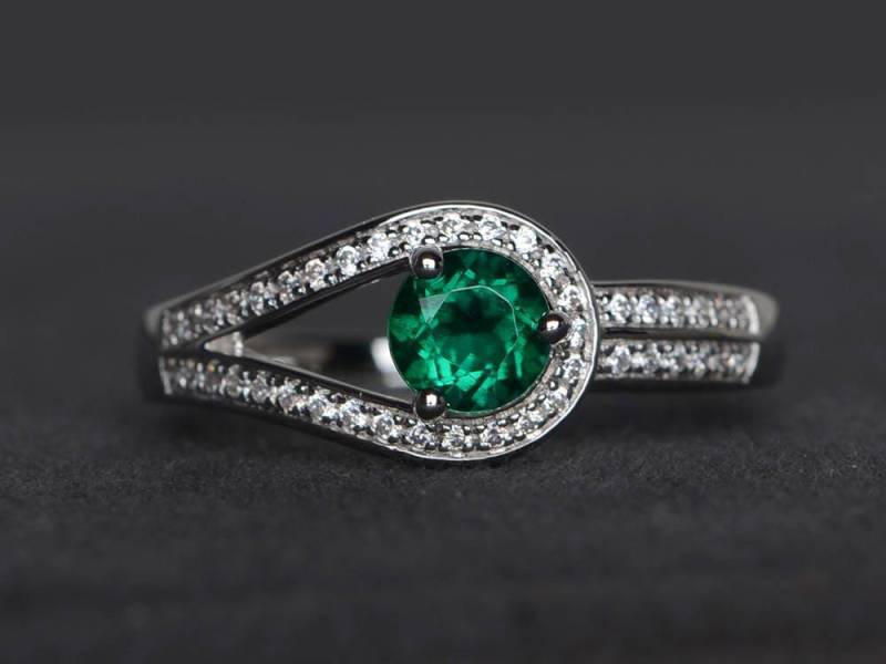 Smaragd Ring Mai Geburtsstein Runden Geschnittenen Grünen Edelstein Sterlingsilberring von XiaoCuiJewelry