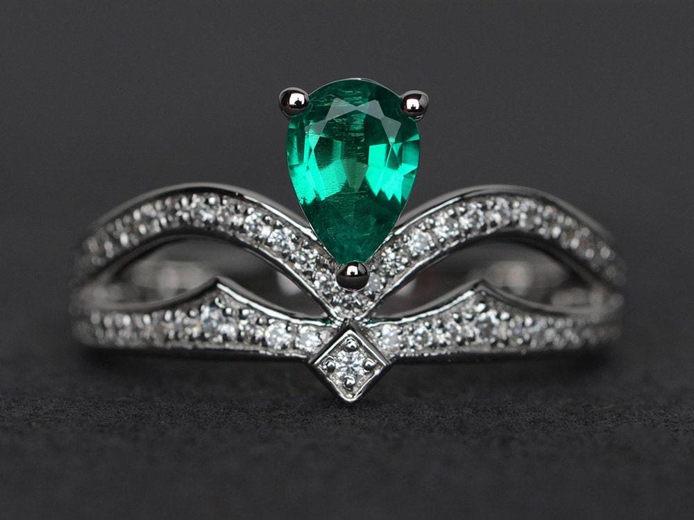 Smaragdring Kronenring Smaragd Verlobungsring Silber Grüner Edelsteinring Jubiläumsring Tropfenschliff von XiaoCuiJewelry