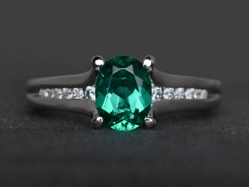 Smaragdring Smaragd Im Ovalschliff Verlobungsring Grüner Edelsteinring Sterling Silber Ring Mai Geburtstag Jubiläum von XiaoCuiJewelry