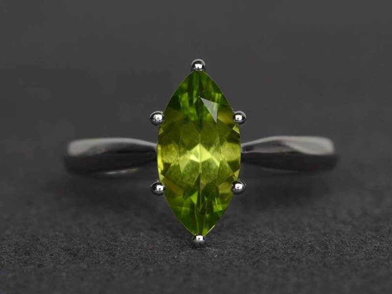 Solitär Ringe Natürlicher Grüner Peridot Ring Marquise Schnitt Zusage Sterling Silber Edelstein Geburtsstein von XiaoCuiJewelry