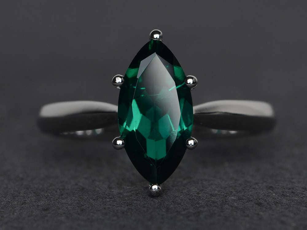 Solitärring Smaragd Verlobungsring Grüner Edelstein Ring Silber Marquise Schliff Mai Geburtsstein von XiaoCuiJewelry