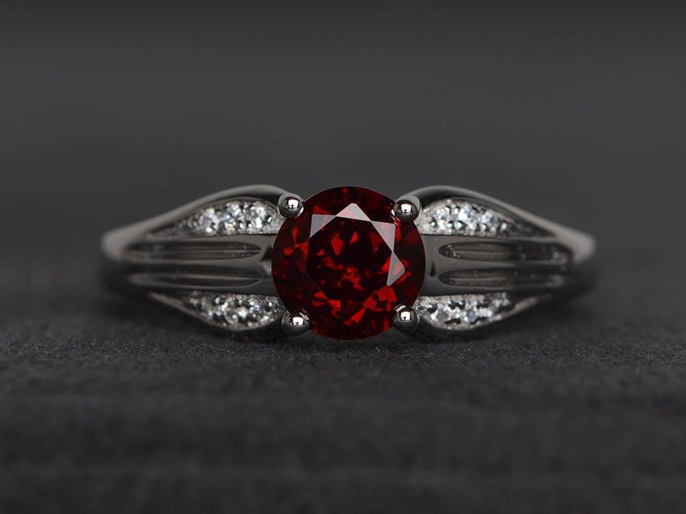 Vorschlag Ring Natürliche Rote Granat Runden Schnitt Roten Edelstein Januar Geburtsstein Sterling Silber von XiaoCuiJewelry