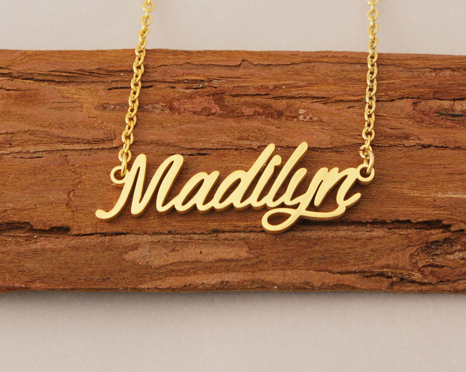Name Halskette, Madilyn Halskette Gold, Graviert Ihr Auf Personalisierte Gold Für Kinder Geburtstag Weihnachten Geschenk von Xiaohand