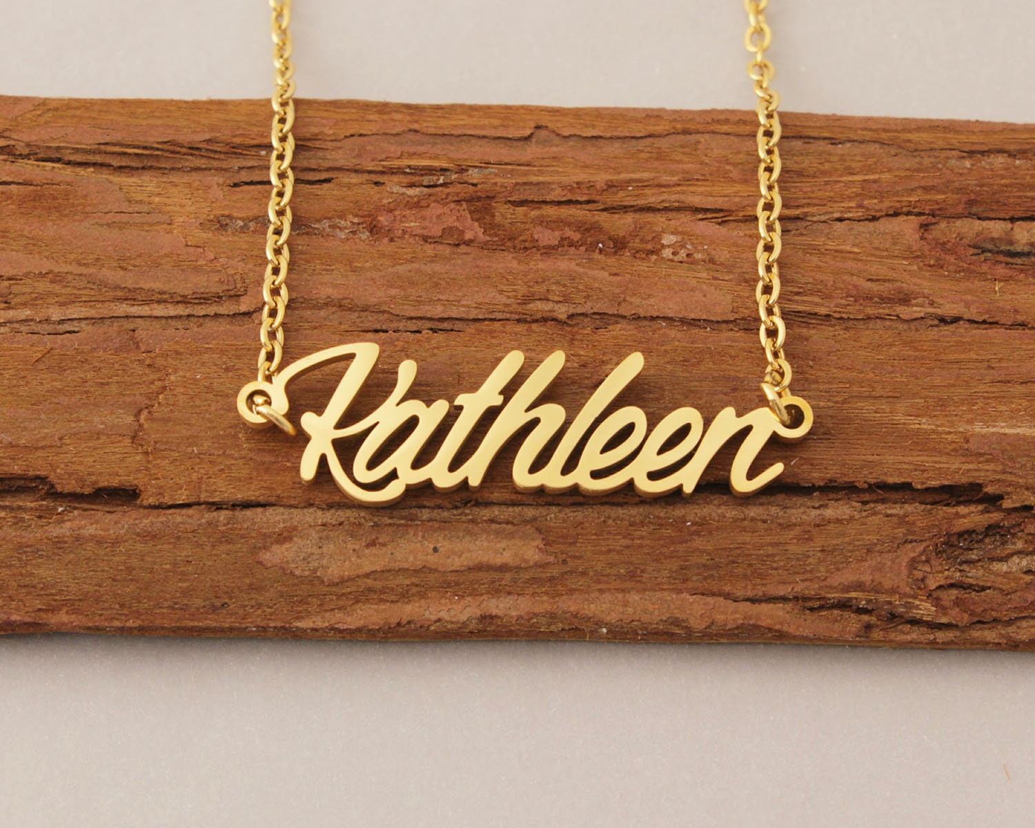 Name Halskette Gold, Benutzerdefinierte Erste Für Mädchen, Personalisierte Golden, Graviert Muttertag Geschenk Kathleen von Xiaohand
