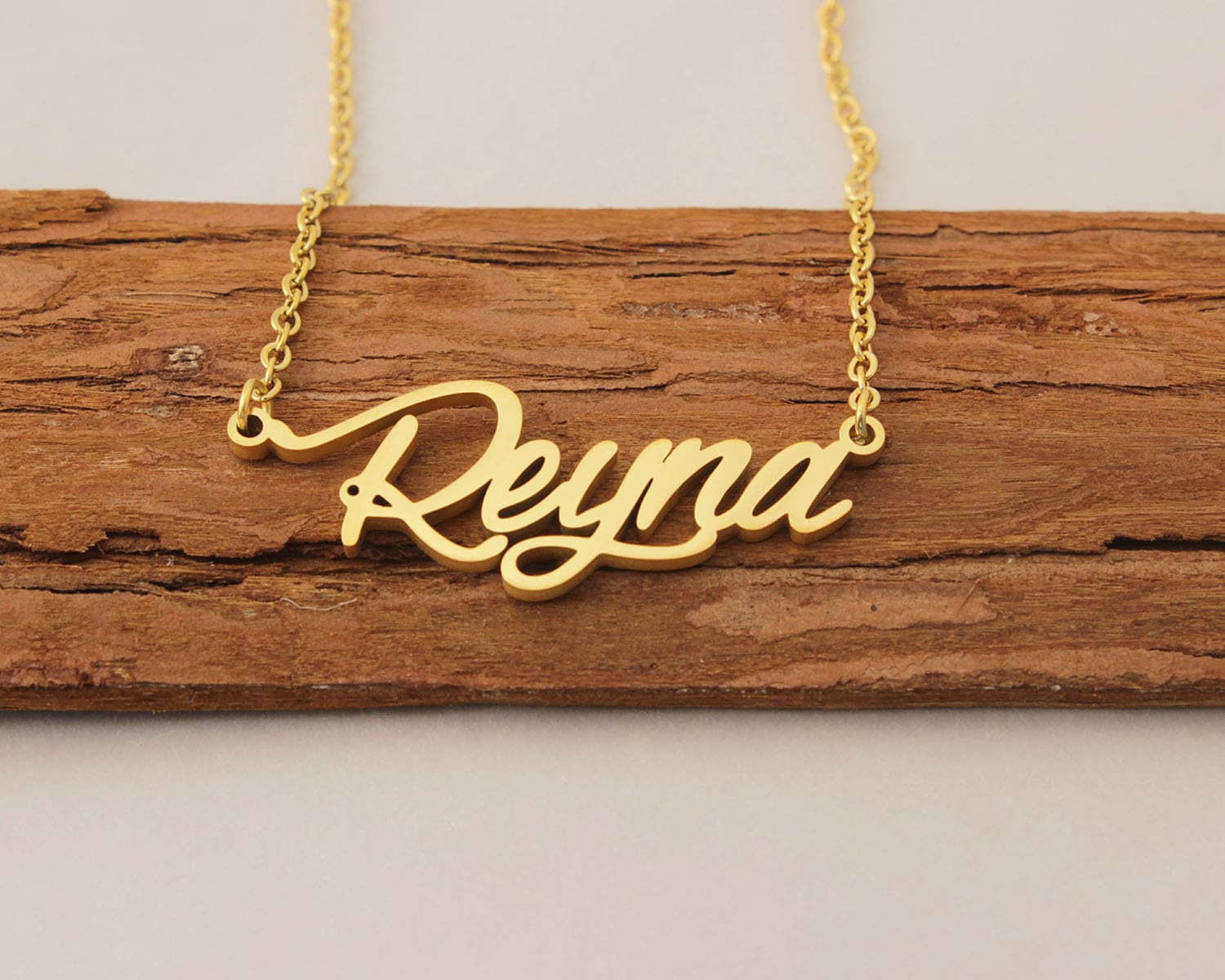 Namenskette, Reyna Namensschild Halskette, Personalisierte Halskette Für Sie, Namensanhänger, Hochzeitsgeschenk Mädchen Sie von Xiaohand