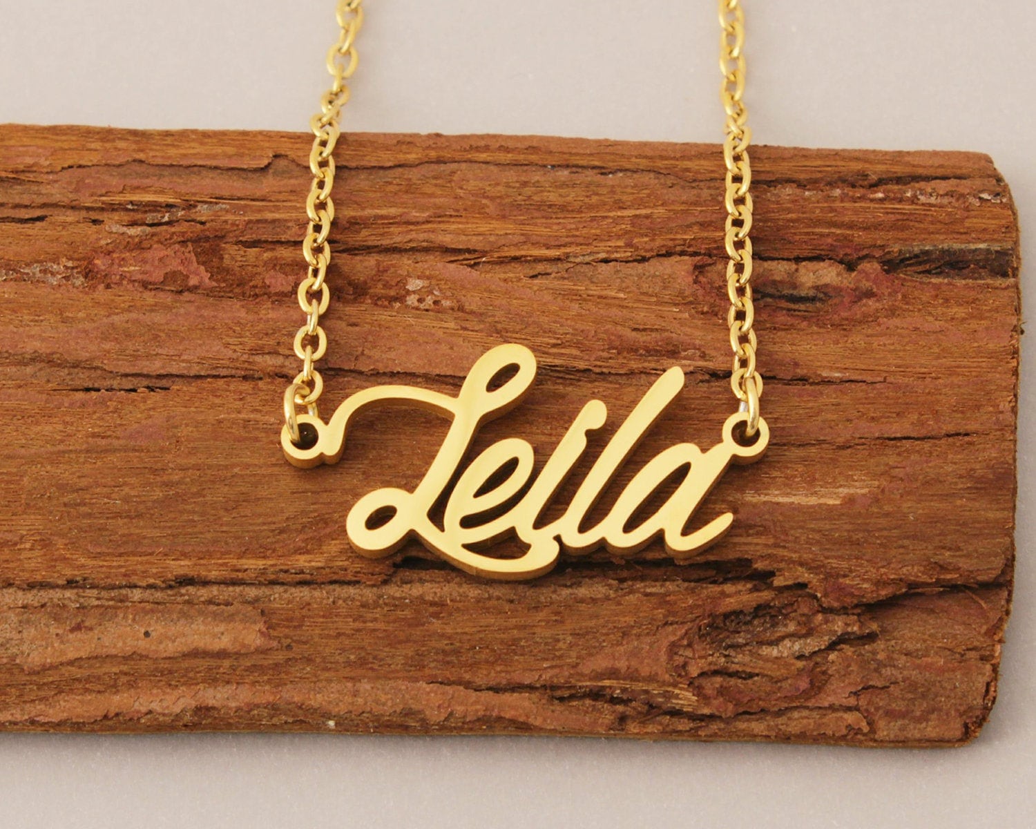 Personalisierte Name Halskette, Benutzerdefinierte Leila Neckalce, Erste Auf Ideal Zurück Zur Schule Geschenk Halskette Für Kinder von Xiaohand