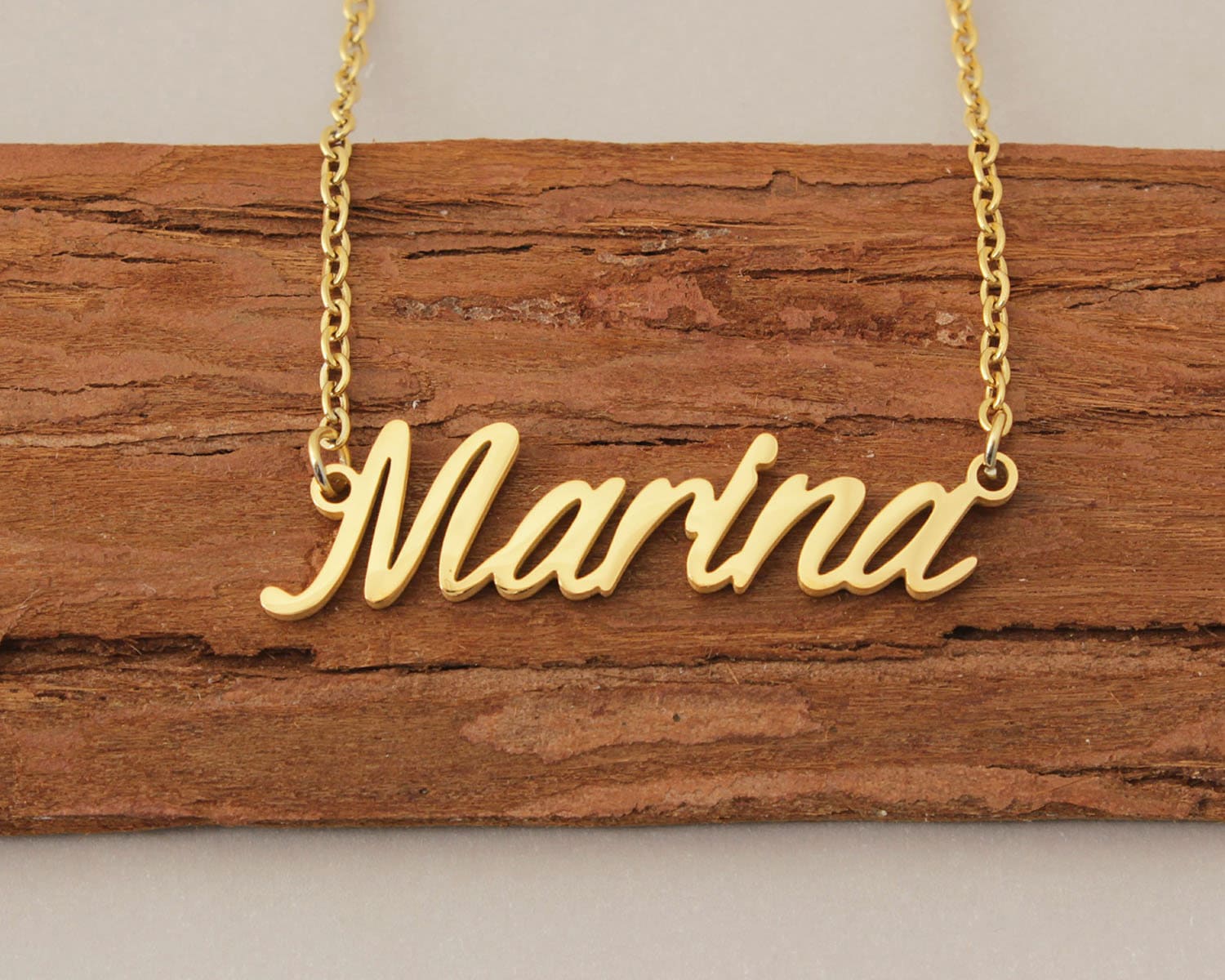 Personalisierte Namenskette, Marina Gold Name Halskette, Graviert Ihr Schmuck, Freundschaft Personalisierte Hochzeit Geschenk Namen Anhänger von Xiaohand