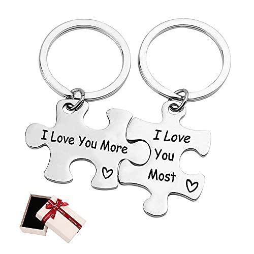 Xihuimay Paare Schlüsselanhänger mit Box Pärchen Schlüsselring Puzzle Schlüsselbund mit Gravur "I Love You More & I Love You Most" Edelstahl Partner Keychain Geschenk für Männer Frauen Freund Freundin von Xihuimay