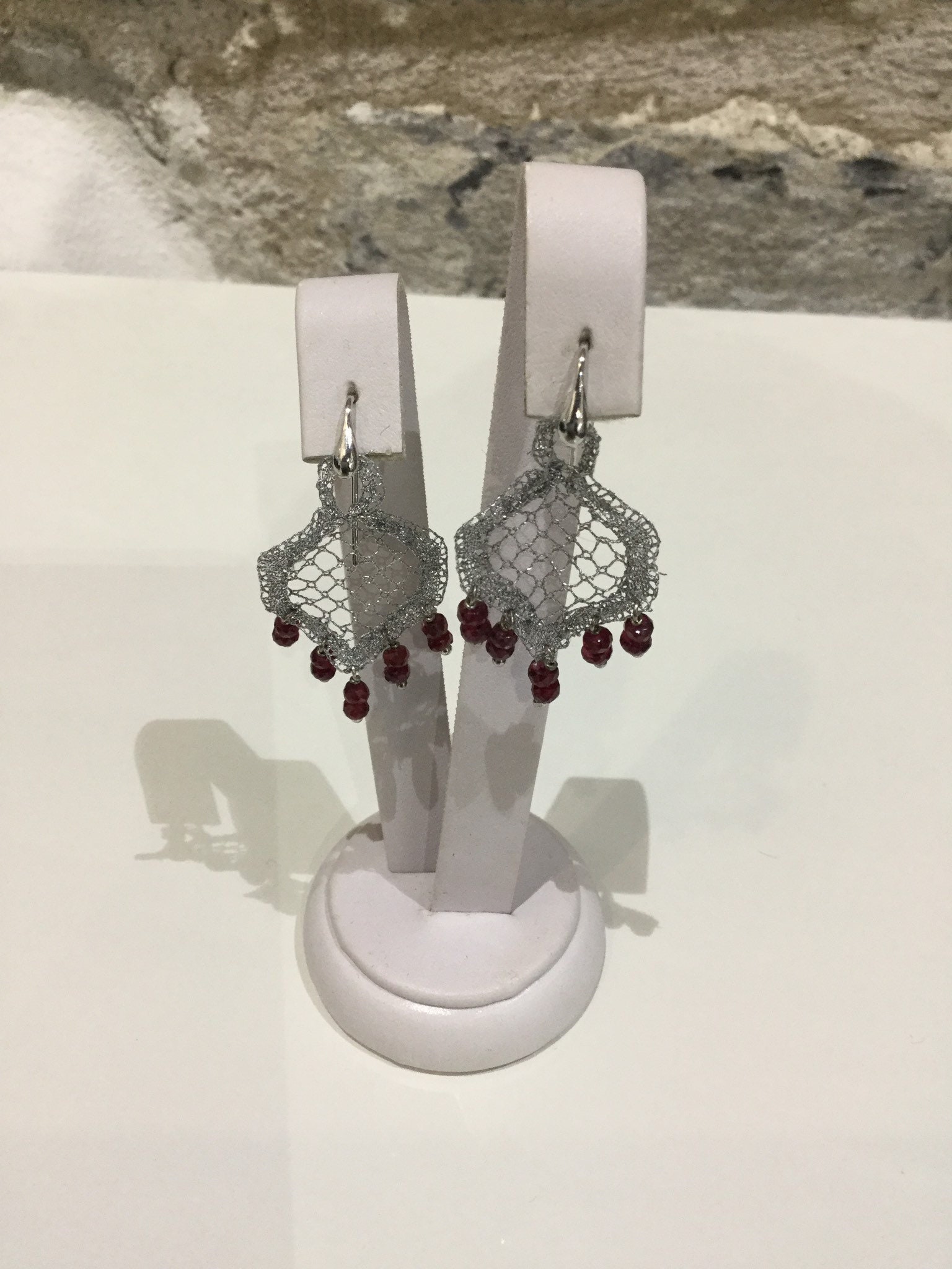 Cant' Spitzenohrringe Und Facettierte Rubine Cant' Spitzenohrringe Und Facettierte Rubine von XiriusItalianjewelry