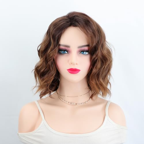 Damen Blond Ombre Kurze Wellig Blonde Perrücke mit Fransen, Kurze Synthetische Gewellte Perücken, Mädchen Natürliche Mittelteil Haar Perücke Party, Kostüm Ohne Lace Front Wig (22486-3,1pcs) von Xiyocadt