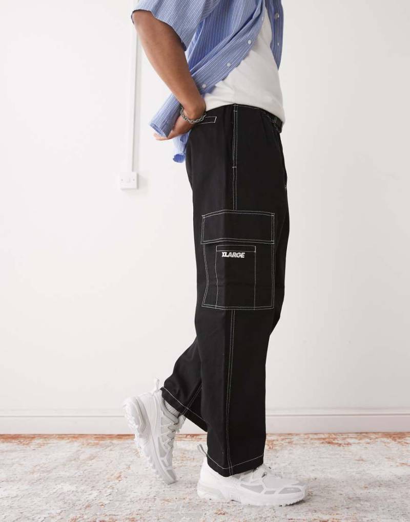 XLARGE - Schlupfhose in Schwarz mit Kontrastnaht und Utility-Gürteldetail von Xlarge