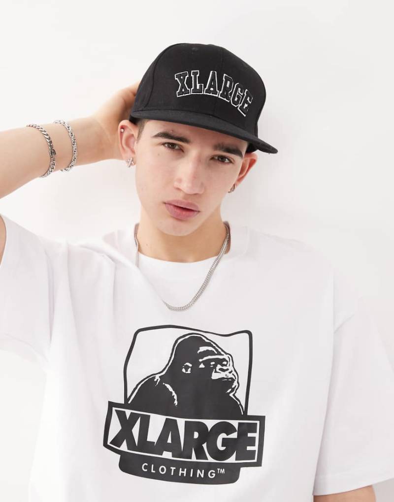 XLARGE - Snapback in Schwarz mit rundem Logo von Xlarge