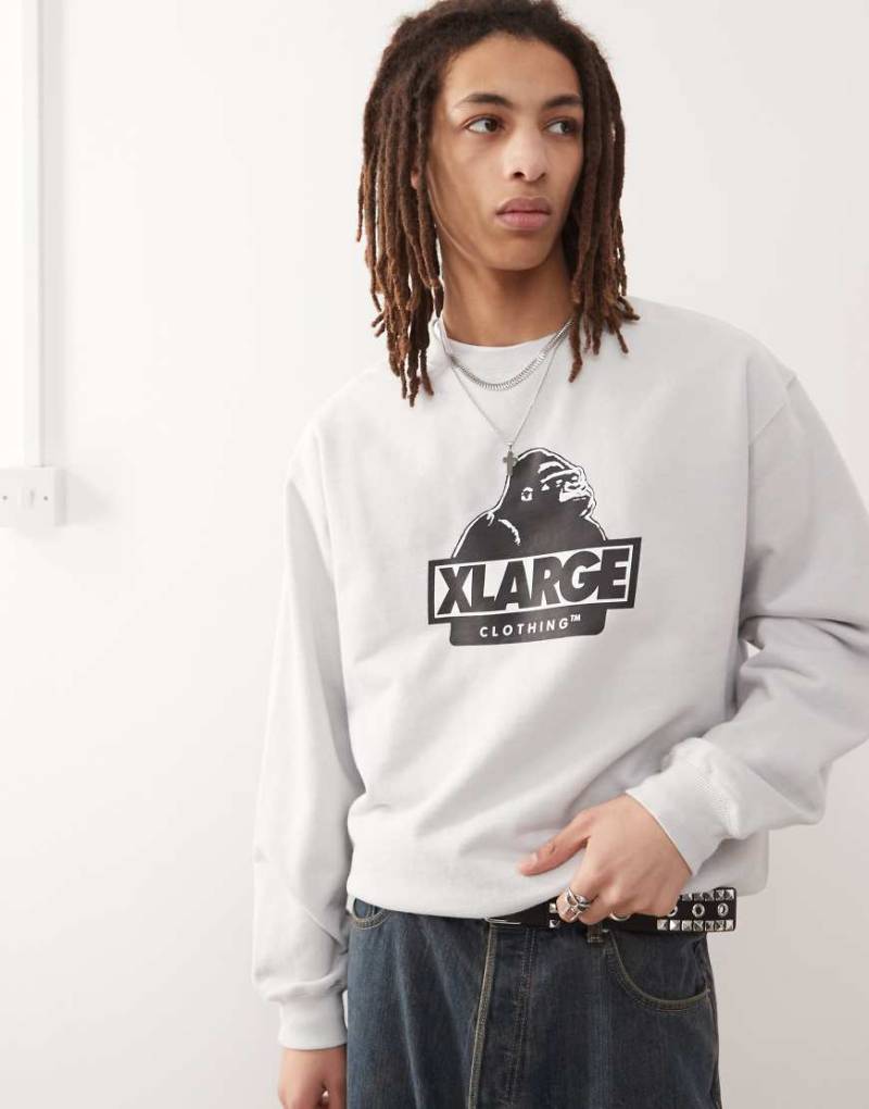 XLARGE - Sweatshirt in Grau mit schrägem OG-Logo von Xlarge